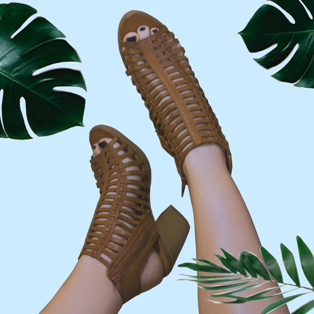 !BROWN BANDED SUMMER  HIGH HEELS!👠🕶🧳